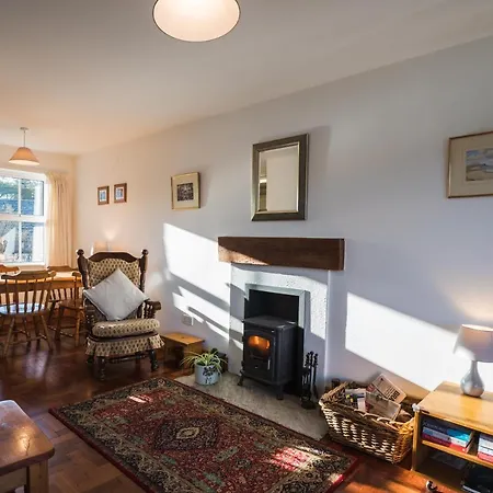 - Sea Views- In Village - Parking Holiday home