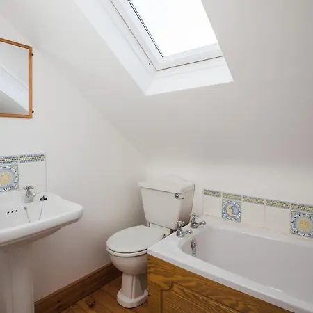 Holiday home - Sea Views- In Village - Parking *