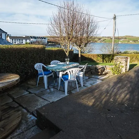 - Sea Views- In Village - Parking Holiday home