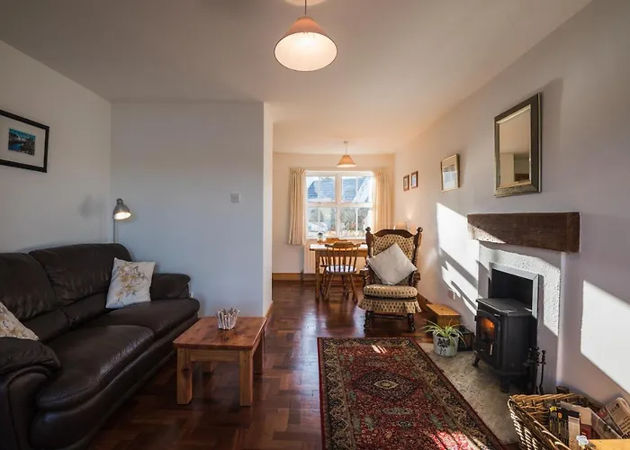 Vakantiehuis - Sea Views- In Village - Parking