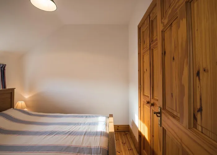 Vakantiehuis - Sea Views- In Village - Parking